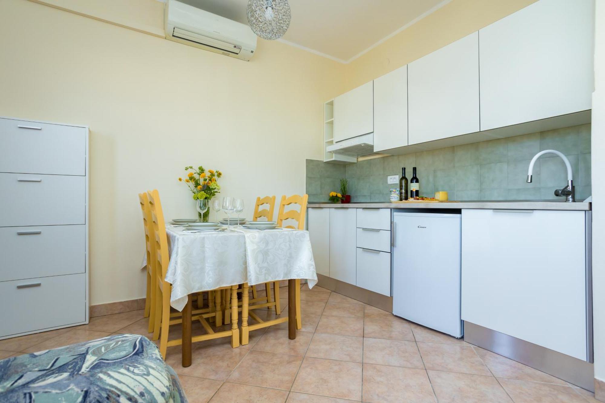 מאלינסקה Apartments And Rooms Kod Keti מראה חיצוני תמונה