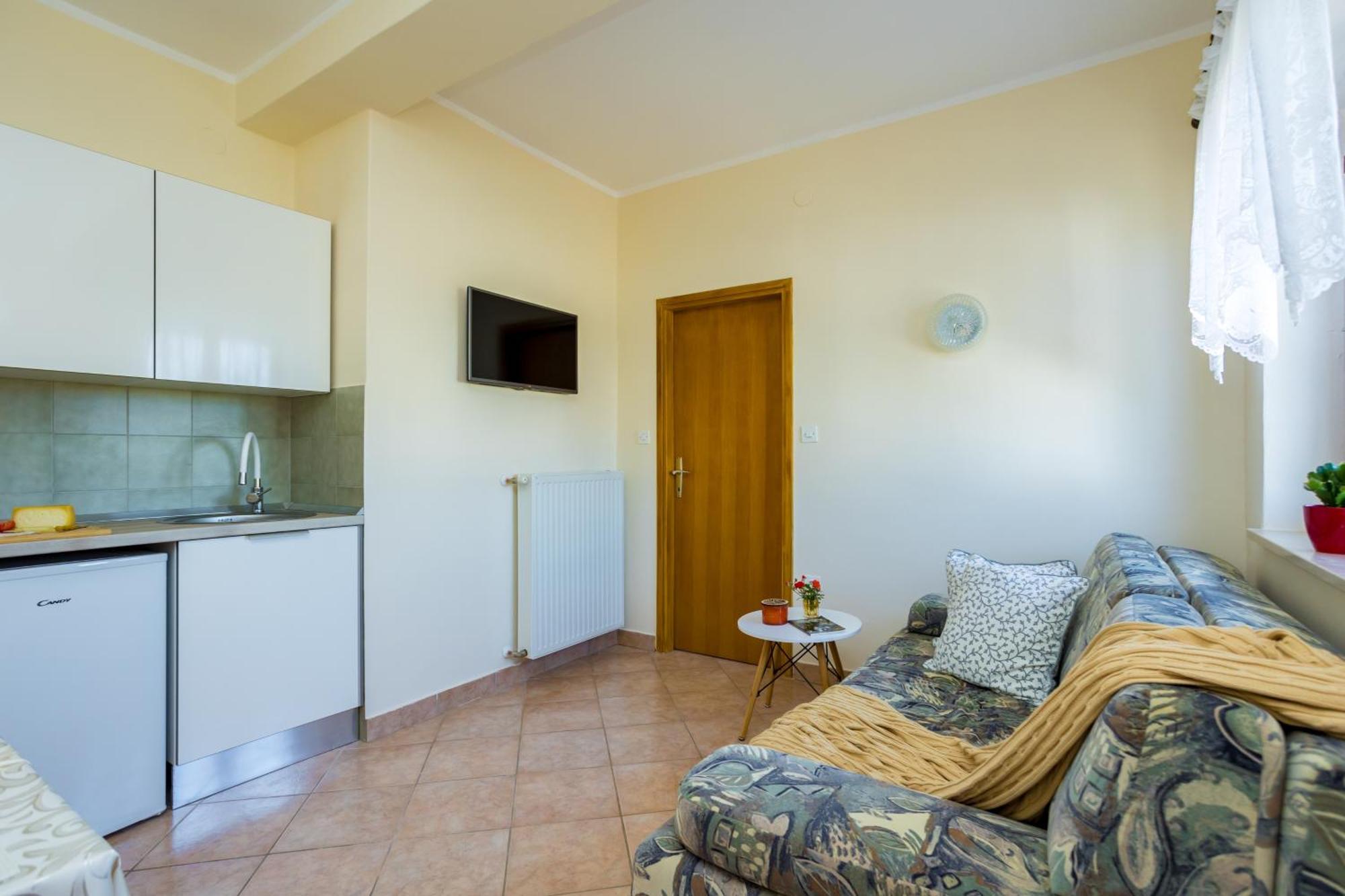 מאלינסקה Apartments And Rooms Kod Keti מראה חיצוני תמונה